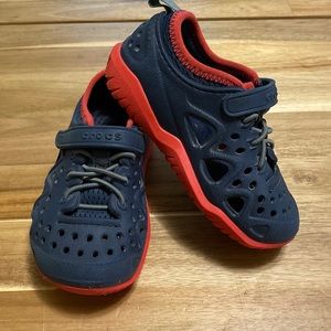 Crocs navy blue with red accent shoes size 8c